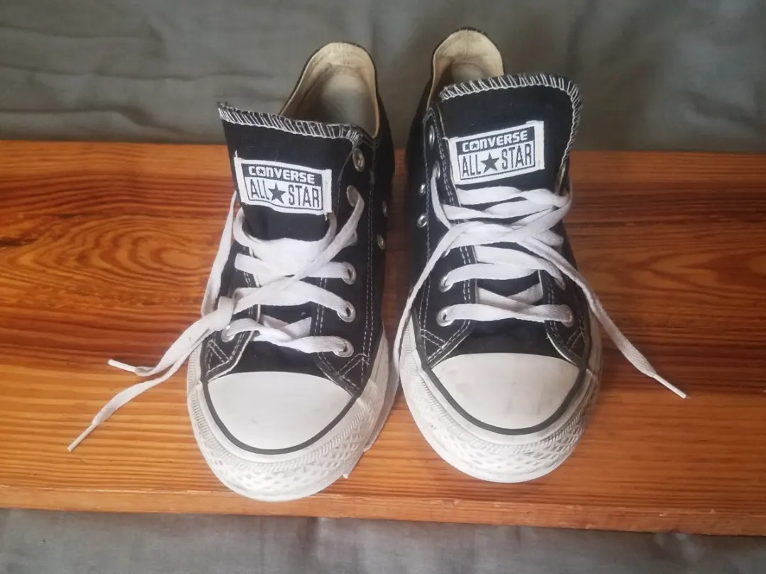 Converse All Star negras y blancas unisex, talla 7