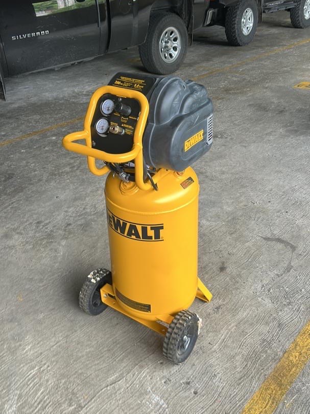 Compresor de aire Dewalt de 15 galones nuevo
