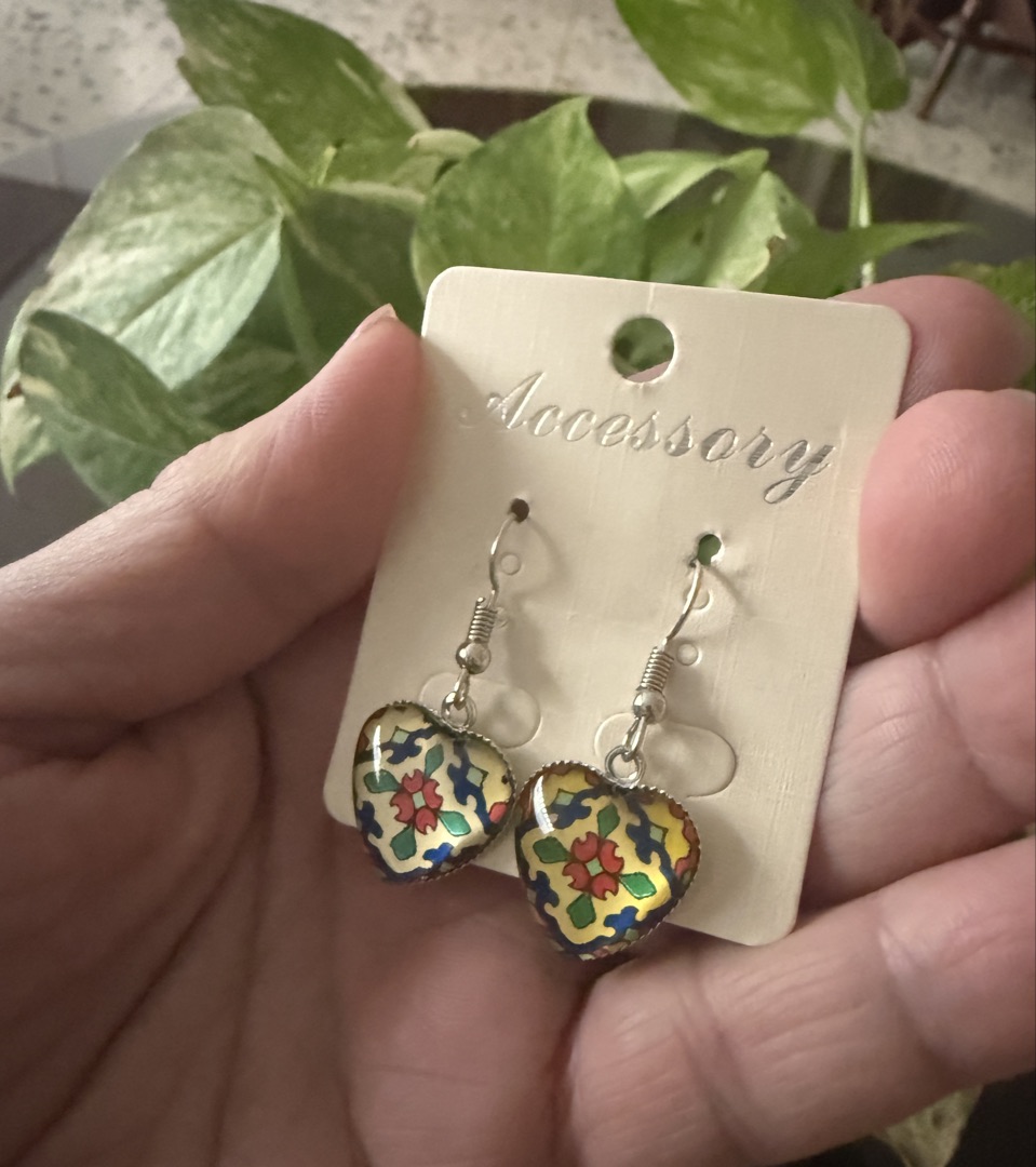 Lindos Pendientes/zarcillos de corazón coloridos con diseño artístico
