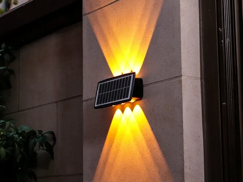 Solar wall light