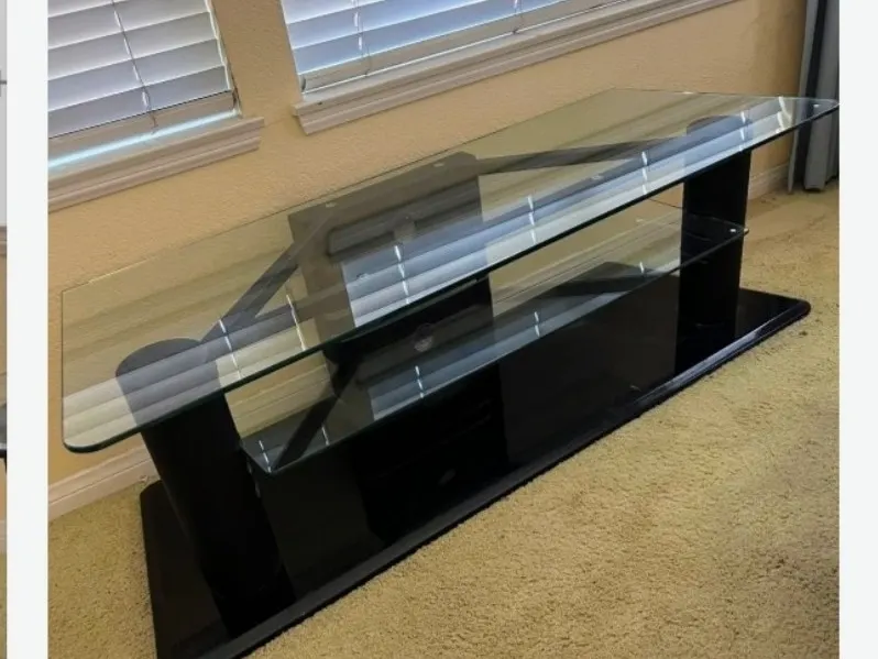 Mesa de vidrio templado con pie de madera, 2 niveles