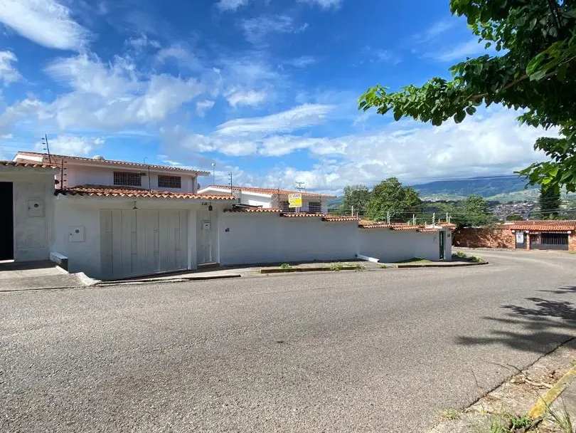 Casa Amplia y Versátil en Venta - Ideal para Vivienda u Oficinas